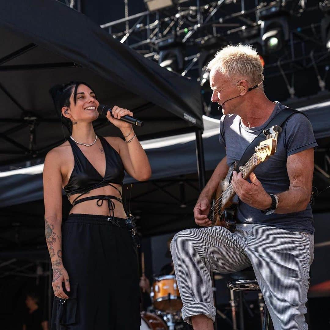 スティングのインスタグラム：「#soundcheck “For Her Love” (“Amore”) #roma #Repost @giordanaangi ・・・ Casa con @theofficialsting e il soundchek per stasera. L’infinità gratitudine e l’eterno amore per la musica che non vuole indietro niente. Ci vediamo dopo…」