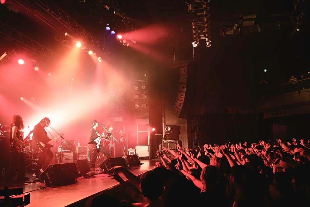 木下理樹のインスタグラム：「今日はツアーファイナル、久しぶりのイーストワンマンありがとうございました！8月、髭との2マン、9月、UKFC、10月生誕祭、ZeppダイバーシティとLiveは続くので宜しくお願い致します！」