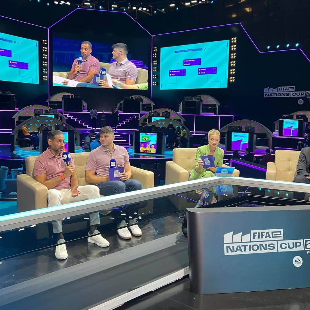 サーミー・アル＝ジャービルのインスタグラム：「#fifaenationscup 🎮」