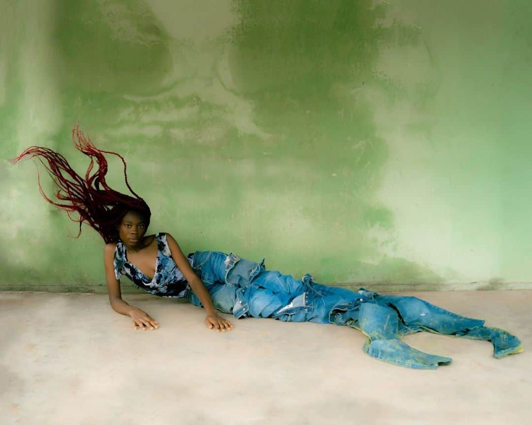 Levi’sのインスタグラム：「Denim Dreams by @TogoYeye    “Our Levi’s 501 Story is a story of Dreams. To tell our Levi’s 501 Story, we visited our Local market, where local artisans upcycle Denim wear. Our project aims to tell the dreams of the Togolese youth through the use of Togolese Fairytales and folklore.   By using recycled materials, we want to show the creativity and innovation and exist in our city at every corner and how certain practices can inherently sustainable such as the recourse reuse of denim. The re-modification of these Jeans into local designs speak to the decolonial effort of local artisan to make imported products their own.”   To honor 150 years of the legendary 501, we partnered with @PhotoVogue and @voguemagazine on “Your 501 Story” a global open call, inviting emerging visual storytellers to share their unique narratives and reveal what the 501 jean means to them. Discover the full story behind the project of the recipients grant at the link in bio, and stay tuned for more artist features.」