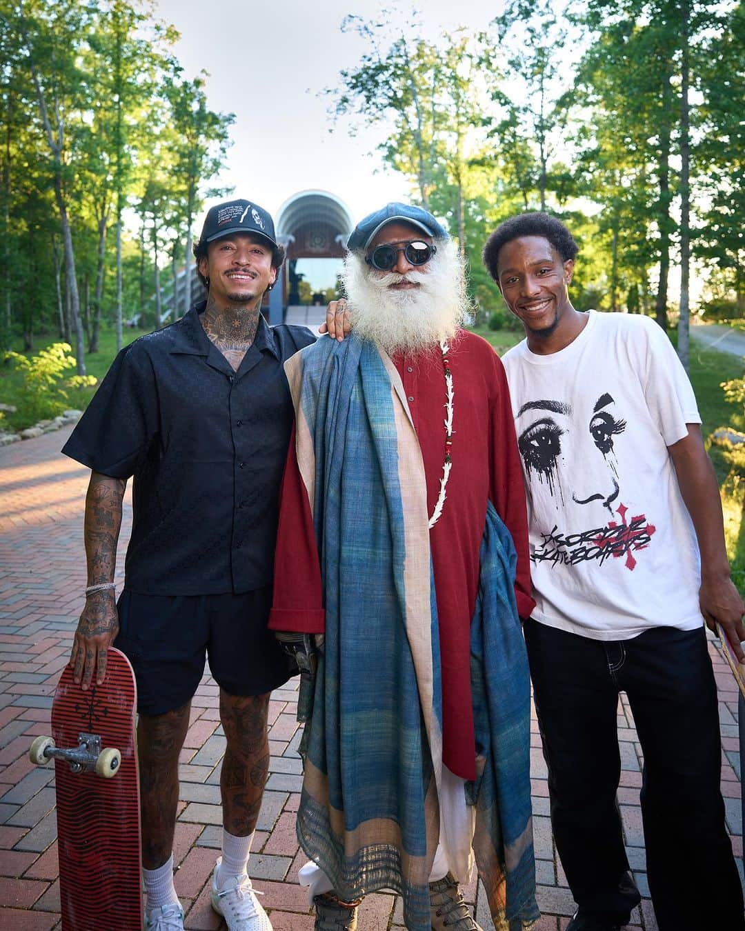 ナイジャ・ヒューストンさんのインスタグラム写真 - (ナイジャ・ヒューストンInstagram)「Solid life talks with the master himself. Thank you for having us on your land @sadhguru 🙌🏽 Special things you’re doing for a lot of people in this crazy world we live in」7月15日 2時04分 - nyjah