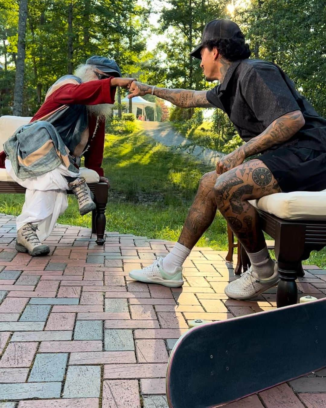 ナイジャ・ヒューストンさんのインスタグラム写真 - (ナイジャ・ヒューストンInstagram)「Solid life talks with the master himself. Thank you for having us on your land @sadhguru 🙌🏽 Special things you’re doing for a lot of people in this crazy world we live in」7月15日 2時04分 - nyjah