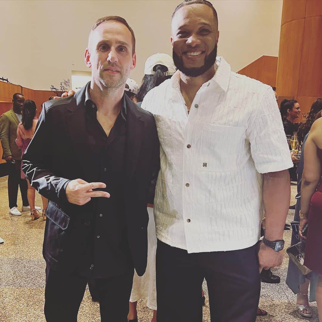 ロビンソン・カノのインスタグラム：「The Book of Hov A surprise tribute exhibition JAY-Z  Brooklyn public library  @michaelrubin  @tylerlacy85  @rocbvw  @vegas_jones @camillefishel」