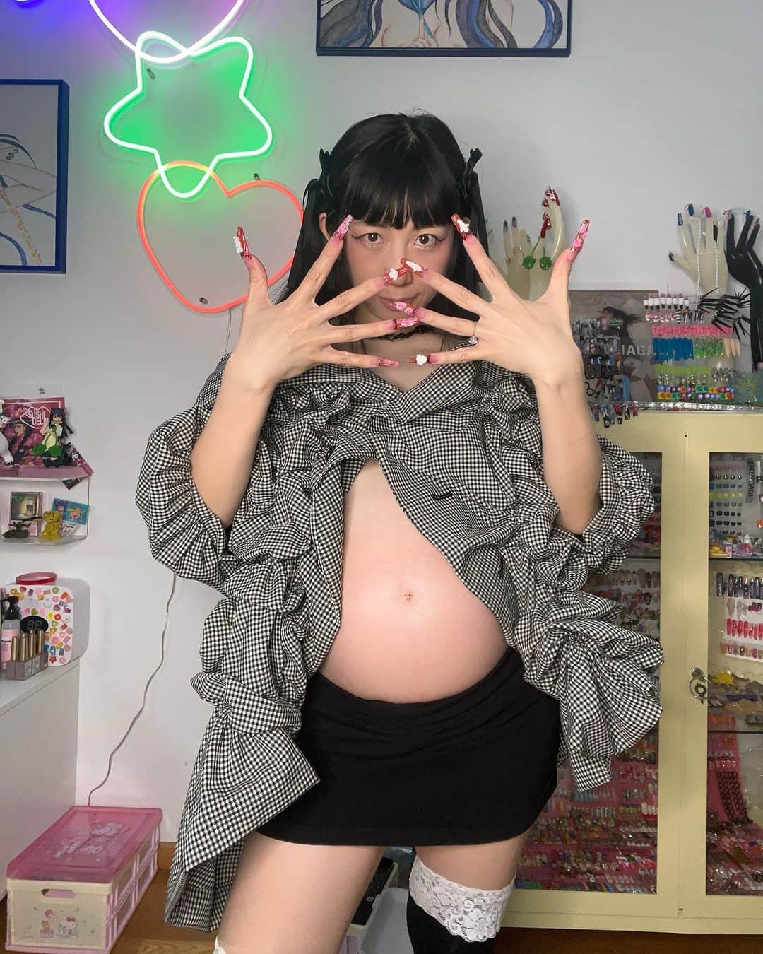 Mei Kawajiriさんのインスタグラム写真 - (Mei KawajiriInstagram)「Pregnancy Mei style 💕💌💕 @voguemagazine  Link in my profile 🩵」7月15日 2時10分 - nailsbymei