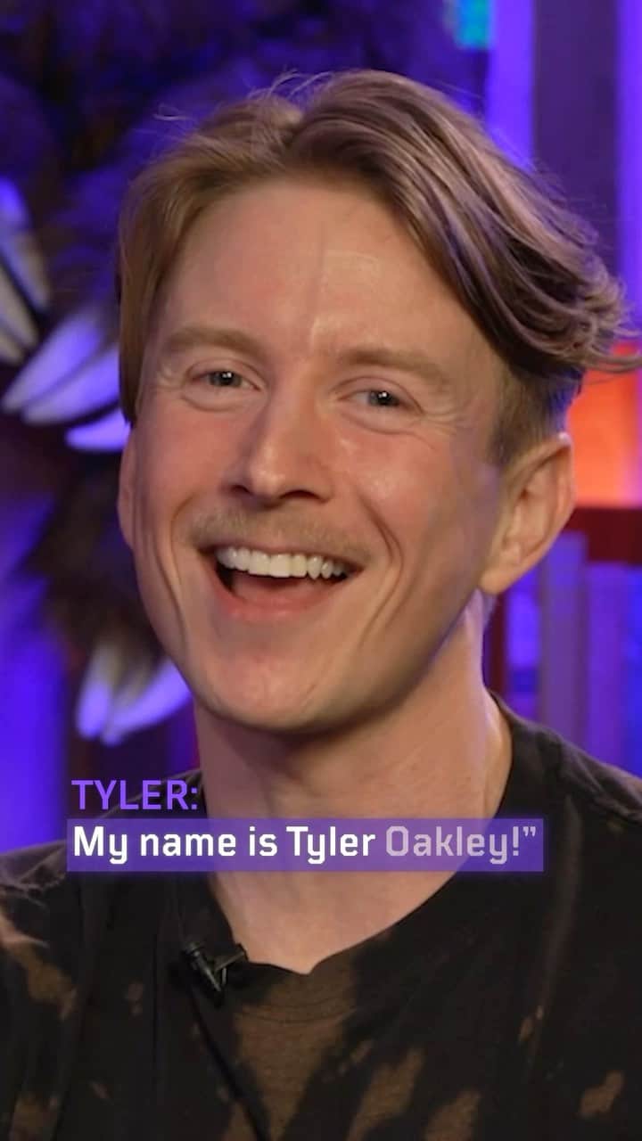 アンソニー・ペディラのインスタグラム：「@tyleroakley’s old intro voice makes him cringe  (full vid “I spent a day with OG YOUTUBERS” out now on YT: anthonypadilla / link in bio)」