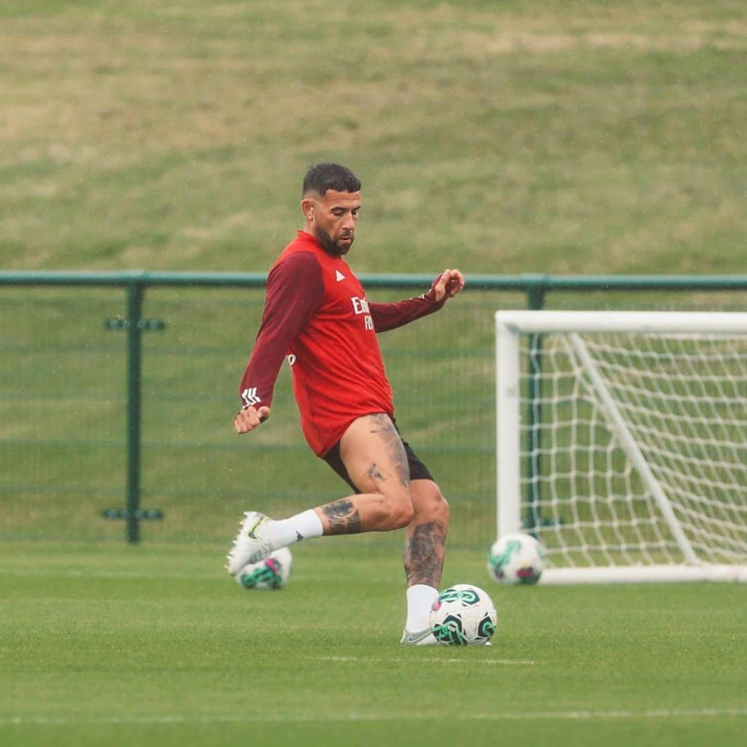 ニコラス・オタメンディのインスタグラム：「Cada vez falta menos 🫡  Seguimos fuerte 💪🏻 #SLBenfica 🦅 #PreEpoca #Pretemporada」