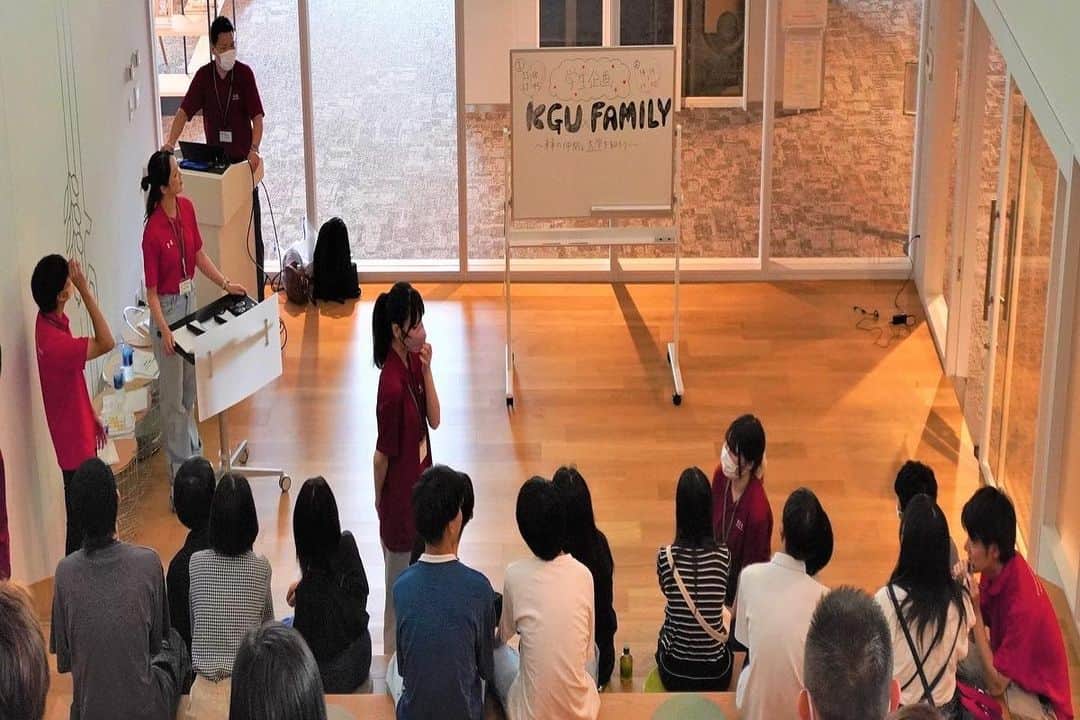 関東学院大学のインスタグラム：「こんばんは🌆  6月25日、7月9日の初夏のオープンキャンパスにご来場いただいたみなさん、ありがとうございました☺️  今日は2日間の様子を少しだけ紹介📷 当日参加いただいた方からの感想も👀💭  少しでもみなさんの進路選択の参考となる1日になっていましたら嬉しいです🏫✨  次回は8月5、6日に横浜・金沢八景キャンパス、20日に横浜・関内キャンパスにて夏のオープンキャンパスを開催します🌻🍉🎐  みなさまのご来場、お待ちしております！  #初夏 #オープンキャンパス #oc #高校生 #大学 #進路選択 #大学生と繋がりたい #関東学院大学 #kgu #楽しい」