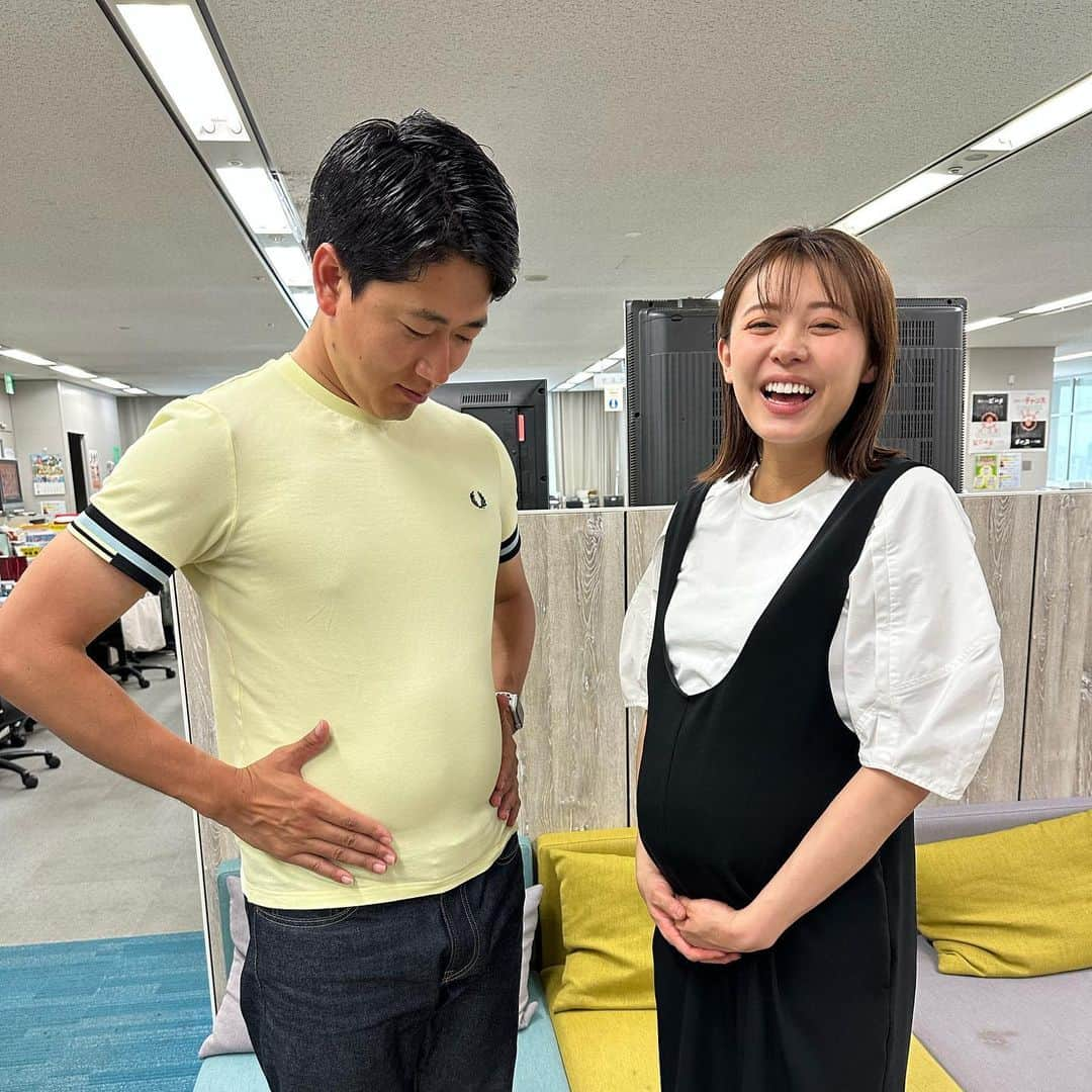 酒主義久さんのインスタグラム写真 - (酒主義久Instagram)「少し前ですが、同期の宮澤さんが産休に👶  比べてみましたが、妊婦さんのお腹の方がおじさんのお腹より大きかったです😂  元気な赤ちゃん産んできてねー！  #フジテレビ #アナウンサー #宮澤智 #2012年入社 #同期 #産休 #酒主義久」7月14日 18時05分 - yoshihisa_sakanushi