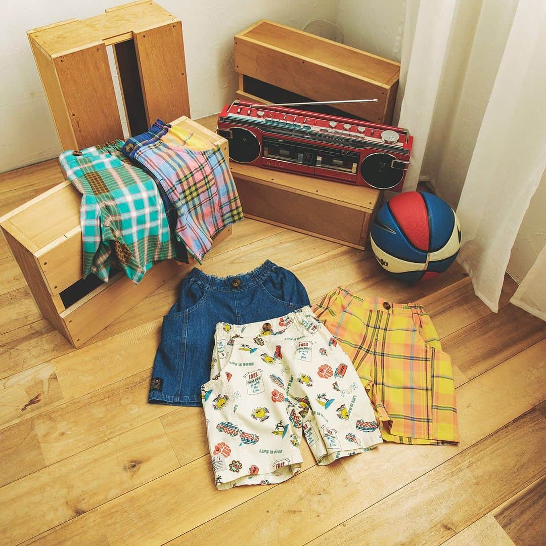 エフオーオンラインストア 子供服さんのインスタグラム写真 - (エフオーオンラインストア 子供服Instagram)「＼おすすめセール商品のご紹介🎉／　MAX５０％OFFサマーセール開催中✨ 今すぐ使えるアイテムがセール価格に！！  そして！今ならタイムセールも実施中🤭 セール商品がさらにお得にゲットできます！  さらに！対象商品3点以上でさらに10％OFFに⭐  --------------------- タイムセール、3点10％OFFのイベントはどちらも 【7/19(水)12：59まで】 ---------------------  まだまだ使えるアイテムばかり🌈 のサマーセールをお見逃しなく！  ======================= 商品詳細や価格は ショッピングタグからご覧いただけます★ =======================  #foonline #BREEZE #ブリーズ #apreslescours #アプレレクール #子供服 #こどもふく #ベビー服 #キッズ服 #キッズコーデ #女の子コーデ #男の子コーデ #ベビーコーデ #おしゃれキッズ #おしゃれキッズと繋がりたい #リンクコーデ #キッズSALE #キッズセール　#子供服セール #子供服SALE #キッズTシャツ #キッズワンピース #キッズボトム」7月14日 18時00分 - foonline
