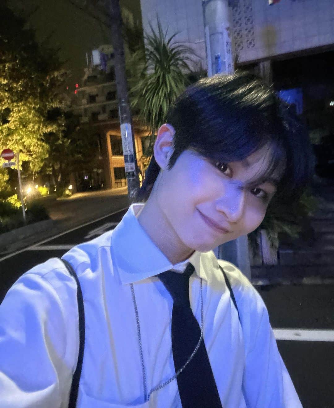 鈴木志音のインスタグラム：「夜は涼しいね😵‍💫🌃   #おんおん日記」