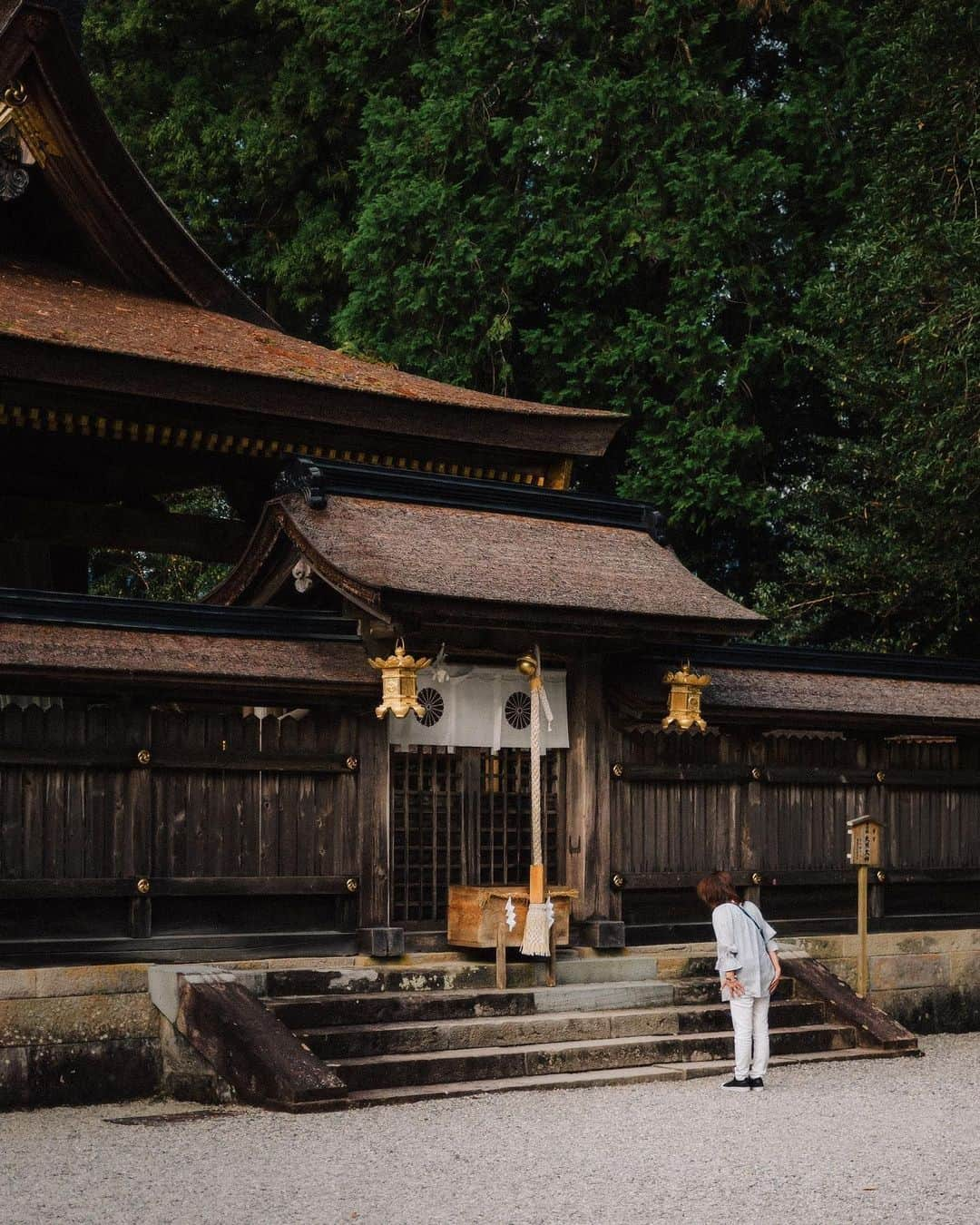 Visit Wakayamaさんのインスタグラム写真 - (Visit WakayamaInstagram)「. A moment of quiet prayer at Kumano Hongu Taisha Grand Shrine, on the Kumano Kodo pilgrimage. 📸 @jeremyhannigan 📍 Kumano Hongu Taisha Grand Shrine, Wakayama . . . . . #discoverjapan #unknownjapan #instajapan #landscape #japan #japantrip #japantravel #beautifuldestinations #wakayama #wakayamagram #explore #adventure #visitwakayama #travelsoon #visitjapan #travelgram #stayadventurous #igpassport #explorejapan #lonelyplanet #sustainabletourism #deepforest #daimonzakka #traveldeeper #bucketlist #kumanohongutaisha #kumano #nachifalls #pilgrimpaths #kumanokodo」7月14日 18時00分 - visitwakayama