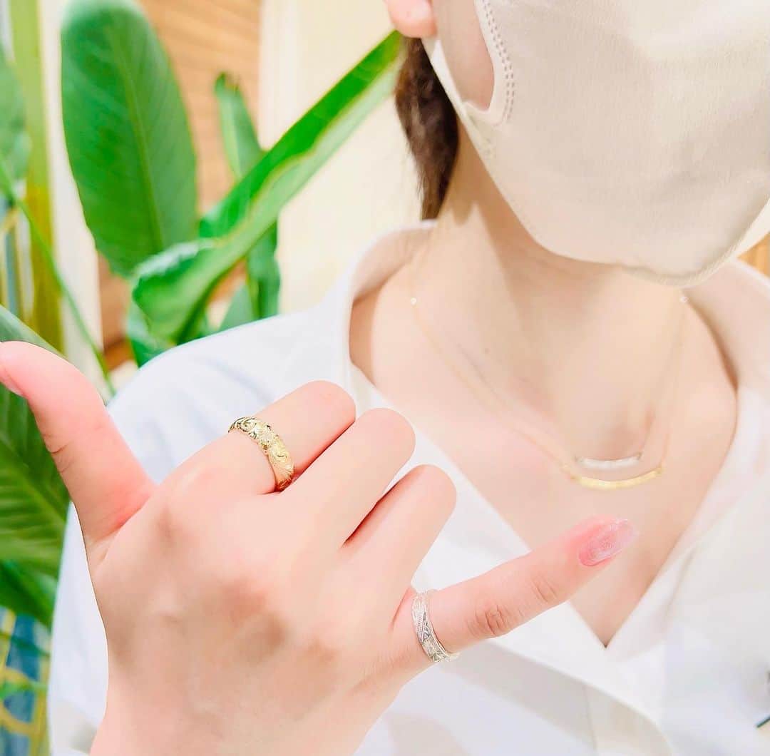 のインスタグラム：「こんにちは！銀座店です🌿✨  毎日暑い日が続いていますが 夏の軽やかな服装のアクセントとなる ペンダントのご紹介です🫧  ギフトとしても人気の高い 『LahiNoheaPendant』は お持ち帰りアイテムでもご用意をしております！ オーダーではお好みの素材や柄、長さや太さ等を選び、 特別なペンダントがお作りいただけます🌱✨  ・・・・・・・《銀座店限定》・・・・・・・  7月15日（土）〜8月20日（日）まで 銀座店限定のPair Order Fairを開催いたします！  期間中にオーダーにてジュエリーを2点以上お作りいただいた方へ ワイレアオリジナルタンブラーをプレゼントいたします✨ （お支払い金額が税込10万円以上にて対象となります。）  ご結婚指輪やご自身へのご褒美、ご記念に ぜひご検討くださいませ😌✨  ・・・・・・・・・・・・・・・・・・・・」