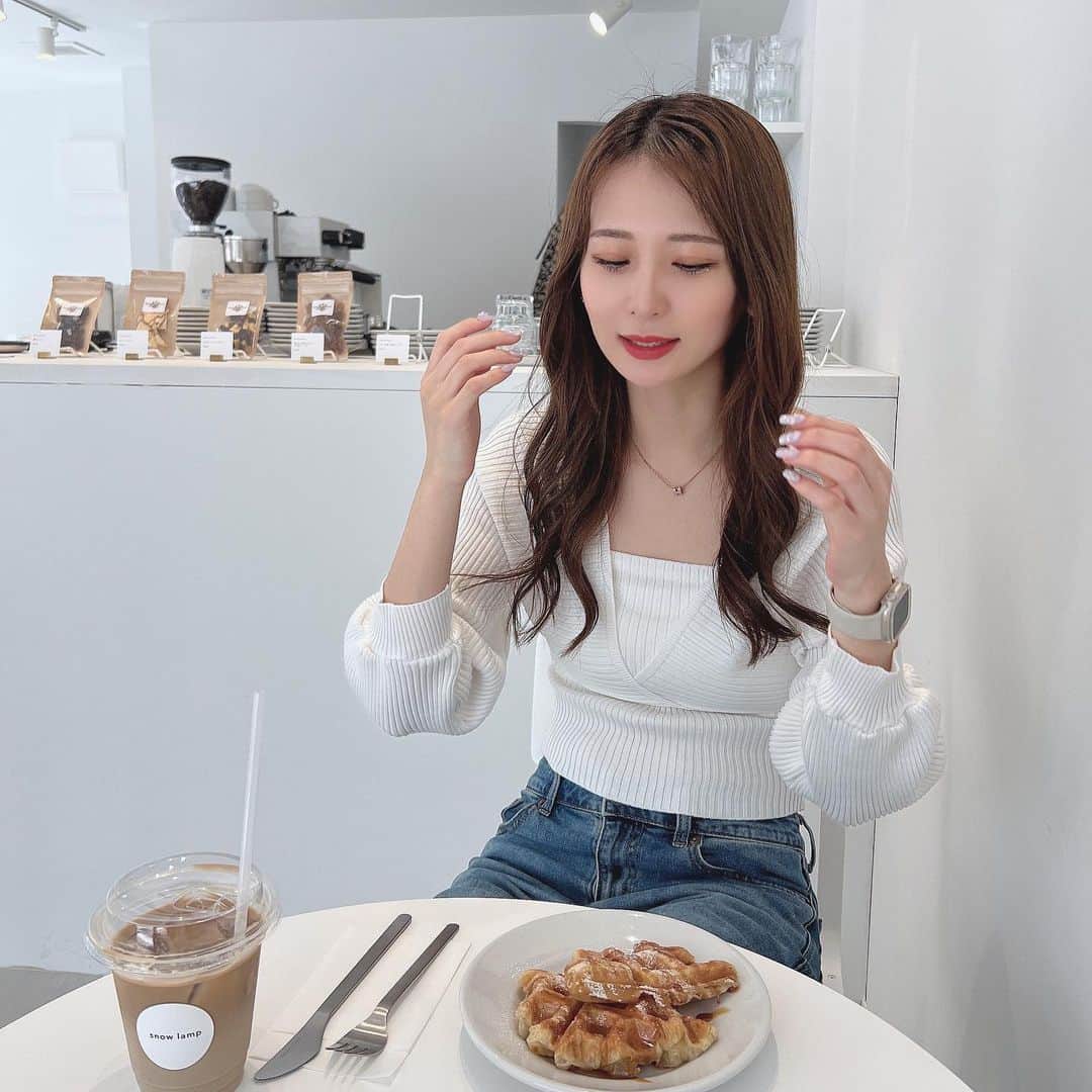 のインスタグラム：「わんちゃんいると思って行ったらいない日だった🥲🐩   #カフェ  #snowlamp」