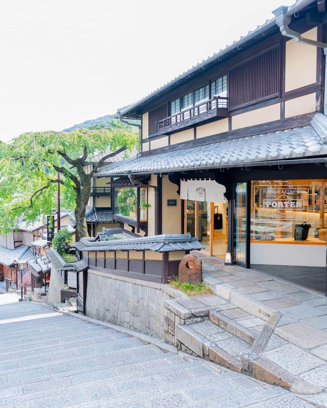 PORTER STANDさんのインスタグラム写真 - (PORTER STANDInstagram)「⁡ PORTER STAND KYOTO ⁡ Located on Sannenzaka Street leading to Kiyomizu Temple, one of Kyoto's most popular sightseeing spots, the shop's interior is calm and relaxing space made of natural materials that have been used in Japan since ancient times, as if to accompany the scenery. ⁡ You can feel the taste of Kiyomizu and the passage of the seasons at the shop. ⁡ 【PORTER STAND KYOTO】 Address：2-222 Kiyomizu Higashiyama Kyoto Business hours：10:00～18:00 TEL：075-541-0222 ⁡ #yoshidakaban #porter #luggagelabel #potr #yoshida #porteryoshida #porterstand #shinjuku #shinagawa #kyoto #madeinjapan #japan #sannenzaka #kiyomizudera #kiyomizutemple #japantravel #japantrip #japanstreet #kyototravel #kyototrip #kyotostreet #discoveryourkyoto」7月14日 18時10分 - porter_stand