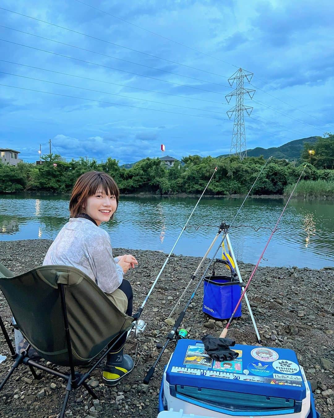 秋丸美帆のインスタグラム：「何狙いでしょう❓☺️🛎️🎣  #fishing #eel #youtube #釣り #夜 #みっぴ #秋丸美帆」