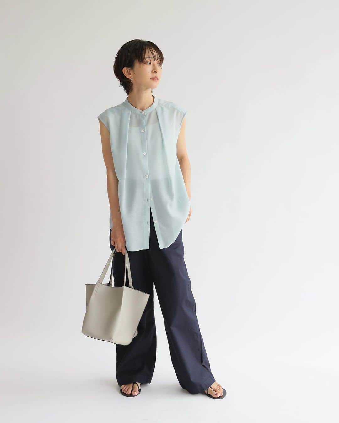 JOURNAL STANDARD relumeさんのインスタグラム写真 - (JOURNAL STANDARD relumeInstagram)「ムード高まるシアーシャツは今年もmust have！ ⁡ 夏真っ盛りの今、持っておきたいのは"使えるシャツ"。 ⁡ シワになりにくいさらっとした素材感が特徴のスパンボイルは、天然繊維のような自然な風合い。 ⁡ ⁡ ⁡ 長袖は冷房対策に、1枚できちんと見えるノースリーブはオフィススタイルにもすっと馴染みます。 ⁡ ⁡ -------------------- ⁡ スパンボイルワッシャーシアーシャツ ¥9,900(税込) no.23050462701030 ⁡ スパンボイルワッシャータックブラウス ¥8,800(税込) no.23051462700030 ⁡ -------------------- ⁡ SUMMER SALE 👒 7.13 thu〜 店舗・オンラインストアともにサマーセールスタート！ 夏物を買い足すなら今がチャンス！  --------------------  #ootd #relumewoman #journalstandardrelume #baycrews #relume #ジャーナルスタンダードレリューム #レリューム #ベイクルーズ #シアーシャツ #シアー #スパンボイル #長袖シャツ #ノースリーブ #ノースリーブブラウス #タックブラウス #ベイカーパンツ #ワントーン #秋小物」7月14日 18時25分 - js_relume