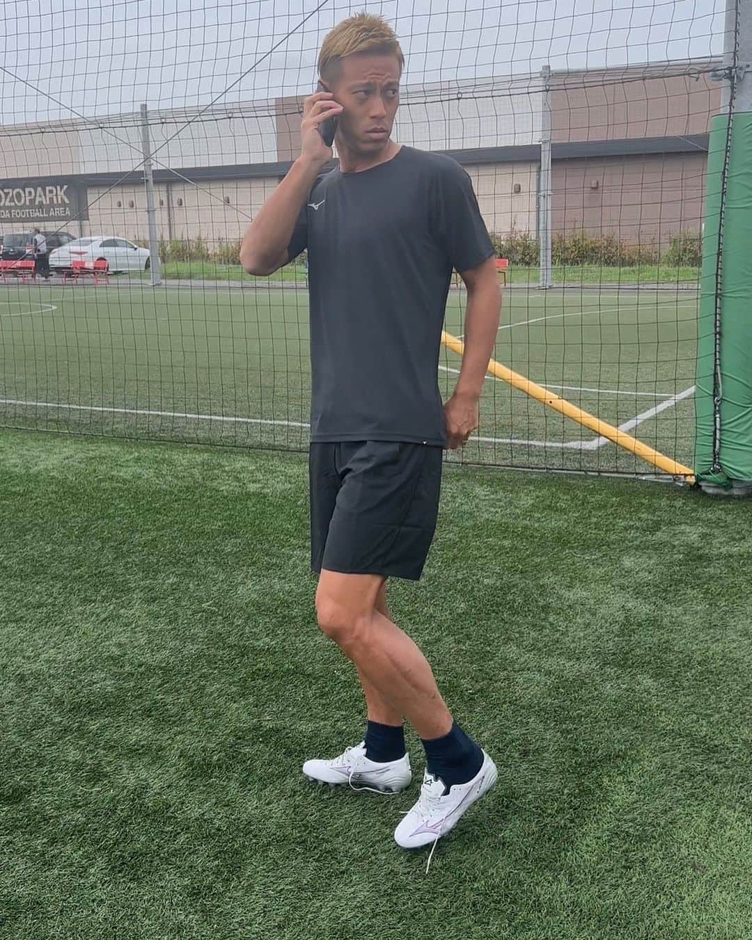 本田圭佑のインスタグラム：「I was calling to my friend for playing ⚽️.」