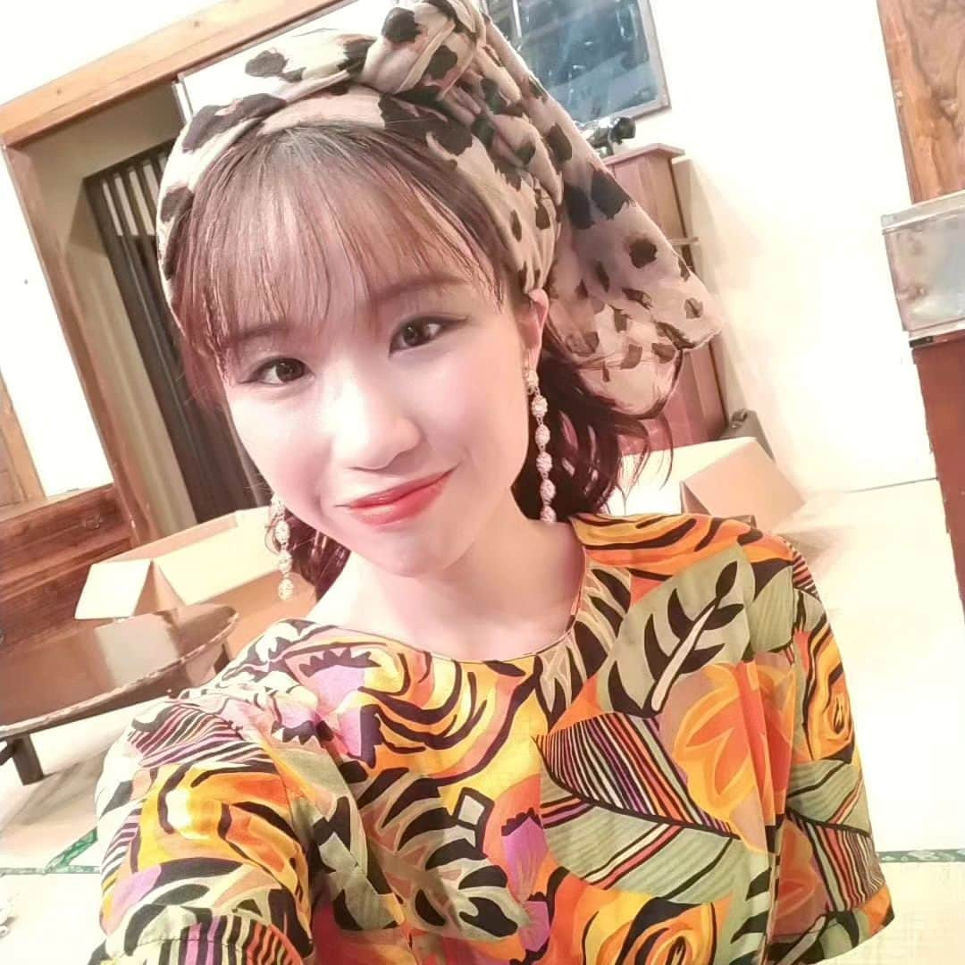 鈴木美南海のインスタグラム：「投稿したと思ったらされてなかったので再投稿！！  #zono六畳 素敵なメンバーに恵まれて良かった😊 特に私と良く絡むガールズ（さおりさんとせっちゃん）この二人の役がかほさんとささもえで本当に良かった🥰 他のメンバーも愉快な仲間たちすぎて、本番終わる頃には終わるのがやっぱり寂しくなった。 おもろすぎんだろぉ、まじで！！！！！ この言葉しかない！！！ 振り返るとずーっと楽しかったなぁ👀 またいつか、皆さんと共演できますように😊  プロデューサー兼ヒロインのかえでさんはまじで尊敬。 二役やるより絶対大変だと思った。 誰よりもお芝居が好きで、六畳一間のお話が好きで愛を持ってる方だと近くにいて感じた。 だからこそ、また一緒にお仕事をさせてもらいたい、そう思った！！ 次はぜひ、同じ班でやらせてください🤭✨ ・ ・ #舞台 #六畳一間で愛してる #両国エアースタジオ #両国 #ちゃんこの町 #上杉美南海 #女優 #俳優 #役者 #演者 #モデル #アーティスト #声優」