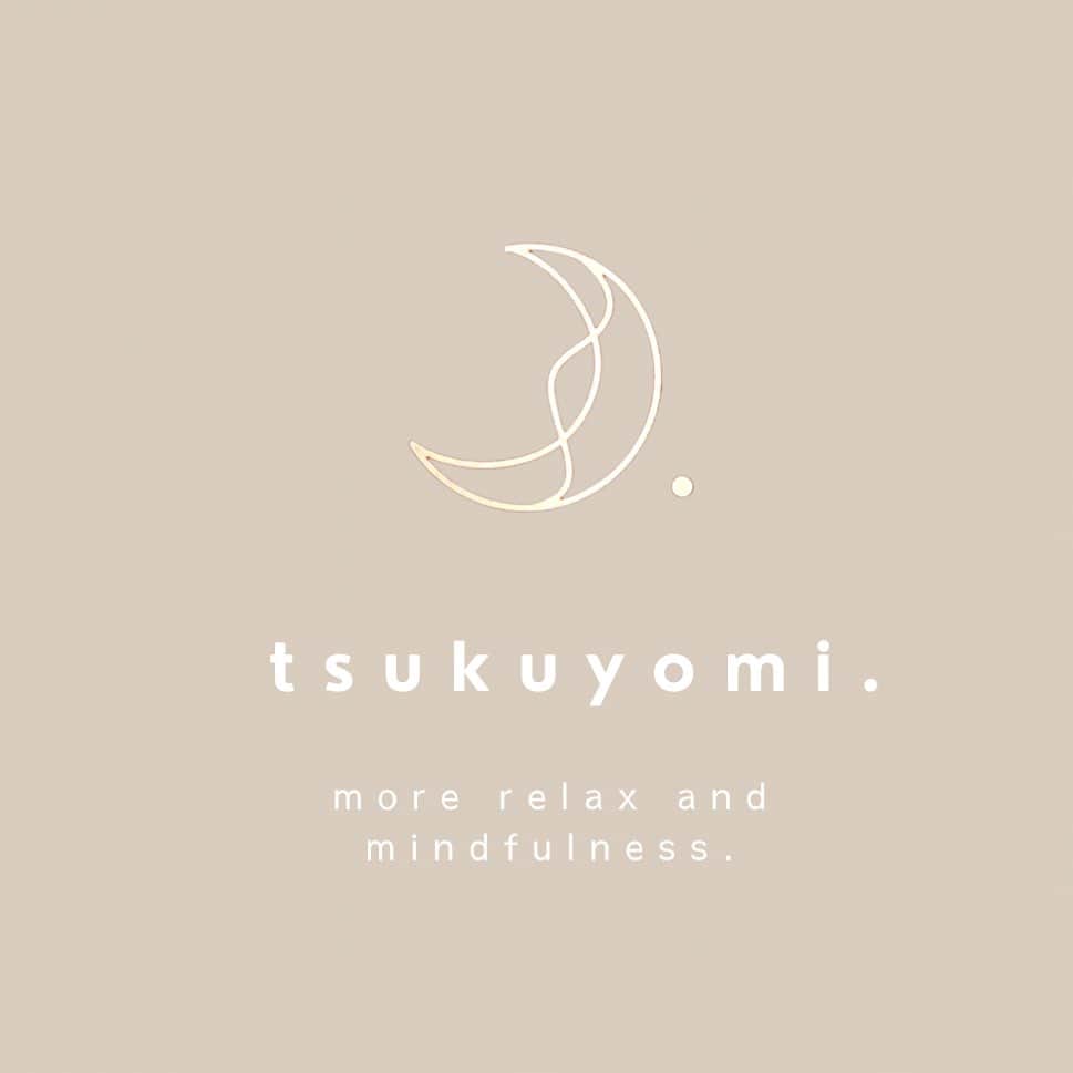 中川友里のインスタグラム：「@tsukuyomi.jp   more relax and mindfulness.  本日2023.07.14にプレリリースします😌 (ちょうど一粒万倍日だった🤍)  本日のbirthday partyで限定販売します🐶  温活マイスター Yoga RYT200(7月修了) アロマテラピー1級 温泉ソムリエ スパサウナアドバイザー フェムテックマイスター 妊活マイスター  の資格と専門知識を持って第一弾のプロダクトを作りました。  第一弾はCBDバスボム。  ブロードスペクトラム、ナノエマルジョンCBDと高品質のエッセンシャルオイル、中性炭酸ガスが発生して血行促進や新陳代謝アップ。  体の中からポカポカに。  肩こりや冷え、疲労回復、美容にも効果的です。  粘膜は経皮吸収の45倍とも言われています。  より効果的で、よりリラックスしたマインドフルネスな時間を。  #wellness  #mindfulness #bathtime #tsukuyomi」