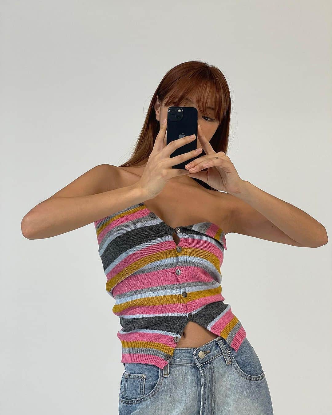 キム・ボラムのインスタグラム：「금요일은 핫하게 🔥」