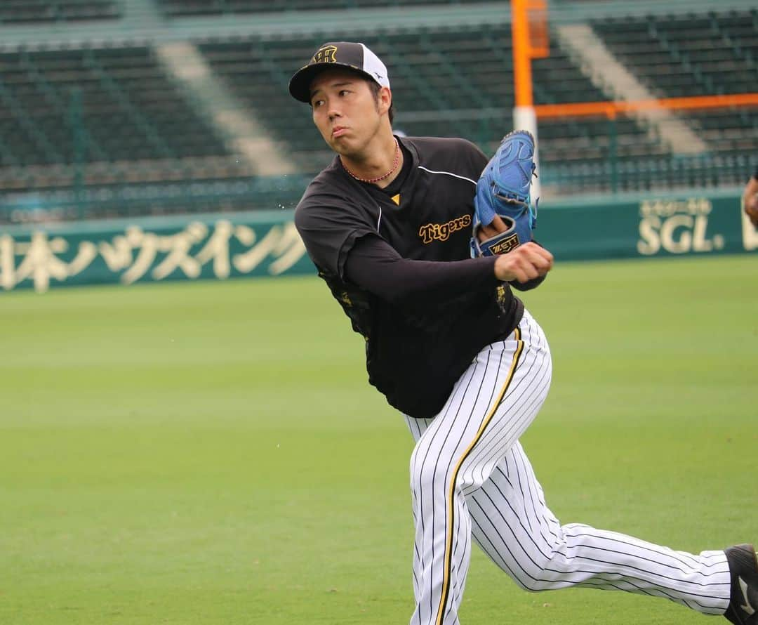 阪神タイガースさんのインスタグラム写真 - (阪神タイガースInstagram)「7月14日、甲子園球場での練習の様子•投手編です！ #才木浩人 選手 #伊藤将司 選手 #西純矢 選手 #青柳晃洋 選手 #馬場皐輔 選手 #岩崎優 選手 #カイルケラー 選手 #石井大智 選手 #浜地真澄 選手 #及川雅貴 選手 #岩貞祐太 選手 #阪神タイガース #ARE」7月14日 18時45分 - hanshintigers_official