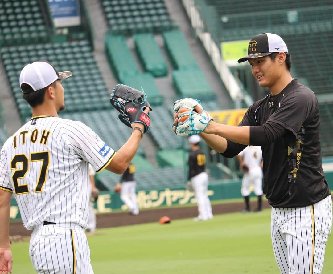 阪神タイガースさんのインスタグラム写真 - (阪神タイガースInstagram)「7月14日、甲子園球場での練習の様子•投手編です！ #才木浩人 選手 #伊藤将司 選手 #西純矢 選手 #青柳晃洋 選手 #馬場皐輔 選手 #岩崎優 選手 #カイルケラー 選手 #石井大智 選手 #浜地真澄 選手 #及川雅貴 選手 #岩貞祐太 選手 #阪神タイガース #ARE」7月14日 18時45分 - hanshintigers_official