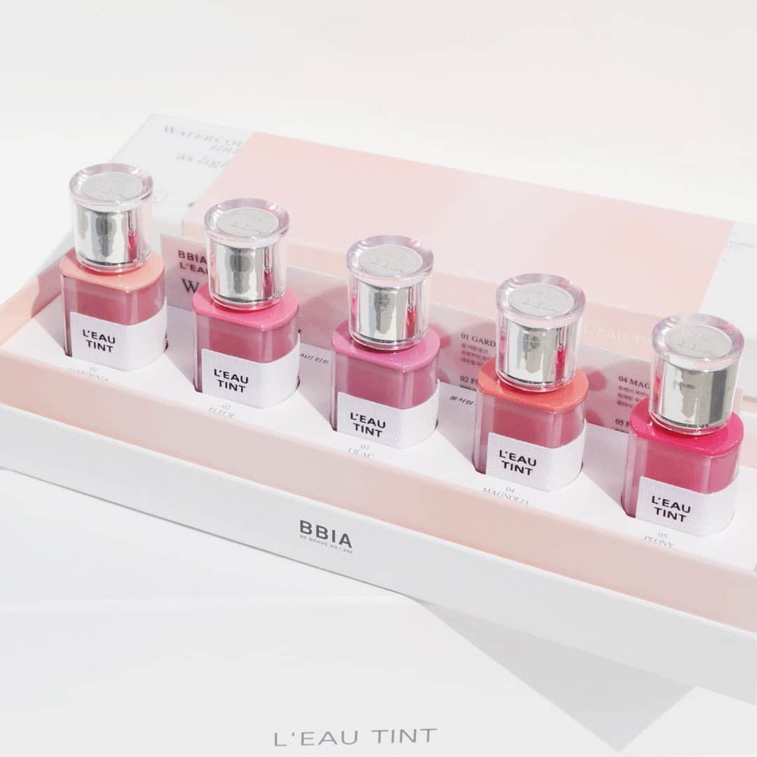 삐아 공식 인스타그램のインスタグラム：「L'EAU TINT   제품 개발만 1년, 삐아의 첫 커스텀 몰드 로틴트🩷 컬러도 제형도 패키지에도 진심을 담아 개발한 삐아의 #수분광틴트 !!  출시하자마자 예쁘다고 난리에요🙂 진짜 향수병처럼 소장하고 싶은 패키지를 만나보세요🤍  #BBIA #삐아 #로틴트 #워터틴트 #수분광틴트」