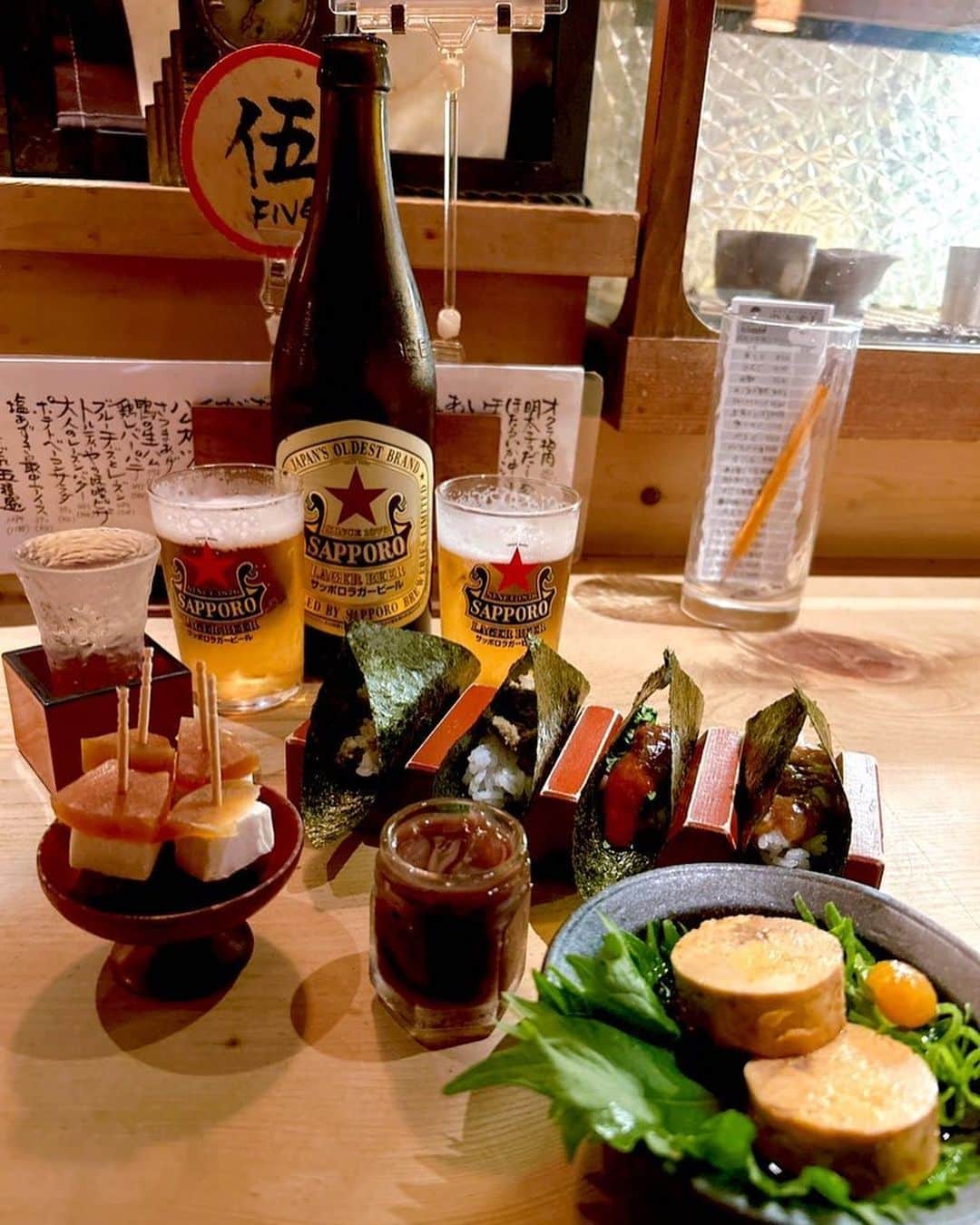 若月雅のインスタグラム：「. ママと行ったお店✨ ご飯全部美味しいし、日本酒の蔵が2階にあって好きなの選べるシステム👏 雰囲気も落ち着いてて居心地良かった🤍 また行く！(*´ー｀*) . . #スタンドclassic  #三ノ宮グルメ #日本酒 #日本酒女子  #kobe #gourmet #😋」