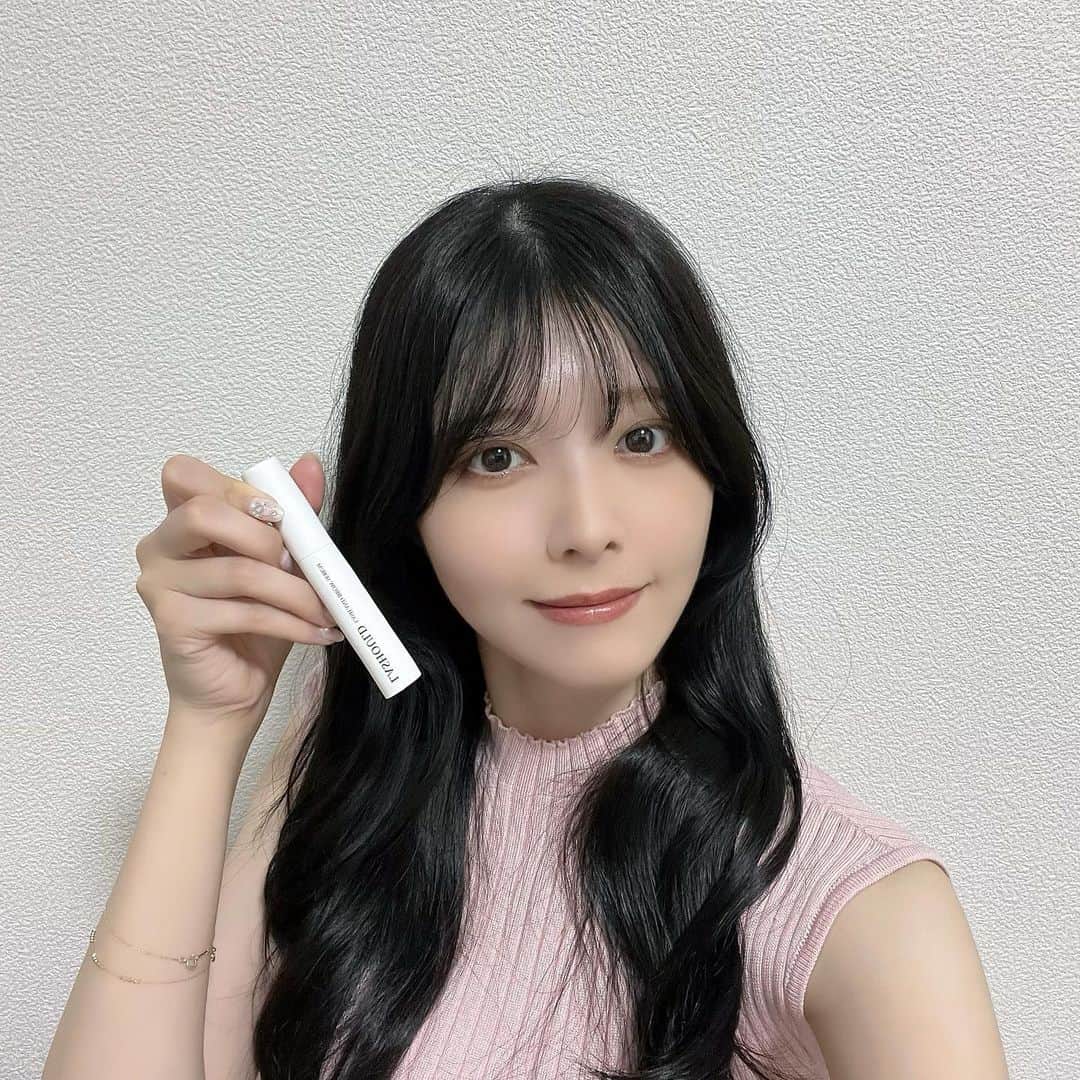 小林玲美のインスタグラム：「. まつ毛美容液の違いってあんまりわからなかったけど これはめっちゃ伸びた！って感じた◎ 中身全然減らないのもありがたい🥹  #ラッシュド #LASHOULD #まつ毛美容液 #まつげ美容液 #まつ育 #まつ毛ケア #目元ケア #眉毛美容液 #まゆげ美容液 #バイオビューティー」