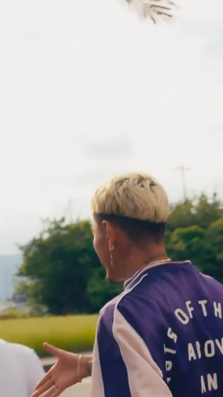 Staxx Tのインスタグラム：「「How Many Times」ミュージックビデオ撮影現場の裏側 & インタビュー (Part 2) も公開🎥🔥  How Many Times [Behind The Scenes] PT1 & PT2  Filming: Daisuke Iehara, Kento Fujiwara Editing: Daisuke Iehara  #CREAM #HowManyTimes #CHAPTERS #BTS #StaxxT #Minami」
