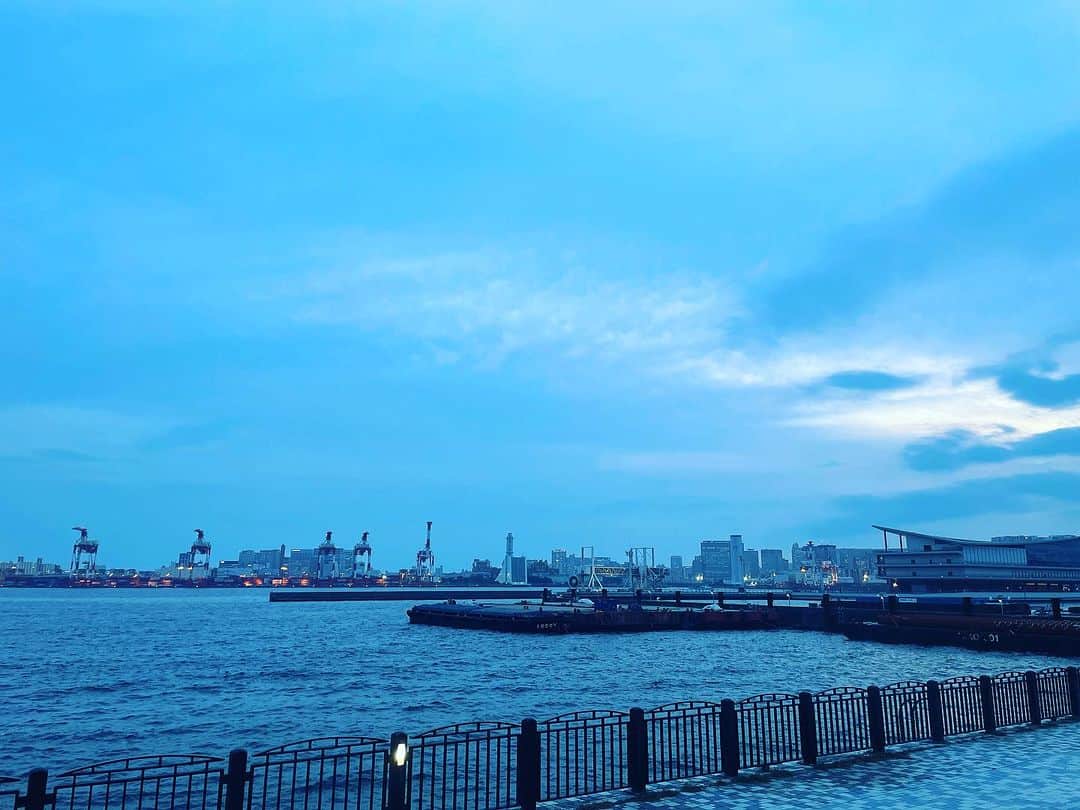 一三のインスタグラム：「明々後日の海の日は，東京都心でも予想最高気温が38℃らしく外に出たく無いので，一足お先に海を満喫。」