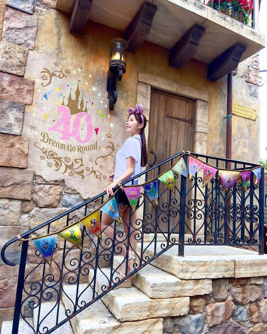 川村那月さんのインスタグラム写真 - (川村那月Instagram)「母と大好きな場所に行ってきました🏰🌈  大好きな夜のショー「ビリーヴ！〜シー・オブ・ドリームス〜」は是非たくさんの人に見てほしいな☺️✨  みなさんの願い星も、きっと宇宙に沢山あるんだね💫  輝きが少なくなっても、ずっとそこにあるから大丈夫！いつか太陽が照らしてくれるから✨  なーんて夢の国の魔法にかかっております😌  でもきっと本当だよ🌍  #Disney #Disneysea」7月14日 19時11分 - kawamura_natsuki317