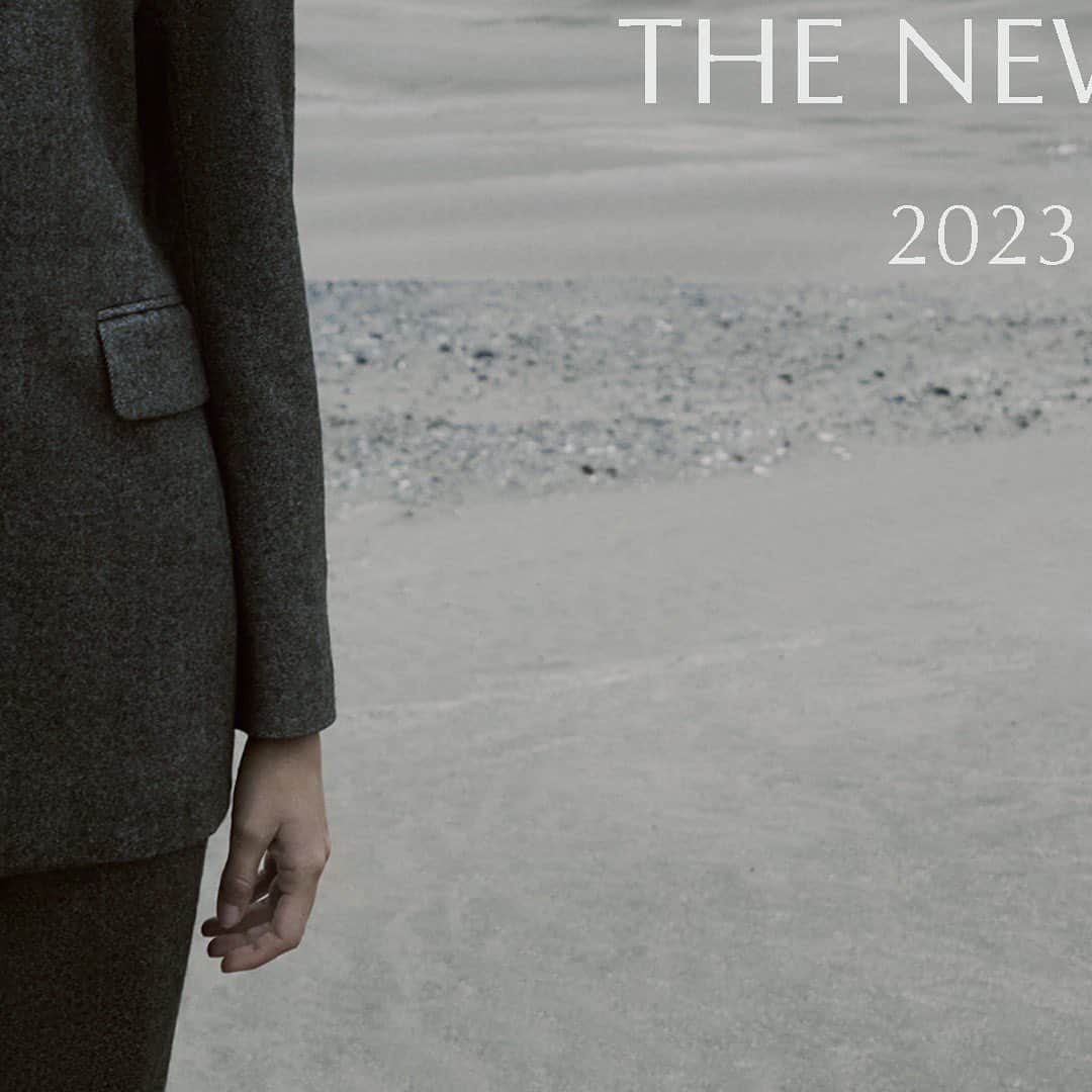 ロペのインスタグラム：「-THE NEW JOURNEY-  ⁡ 2023 Autumn/Winterの ROPÉが掲げるテーマは「シネマティック・ブルジョワジー」。 ⁡ まるでフランス映画のワンシーンのようにドラマティックで、現代を生きる女性にふさわしいシックで力強いピースたち。  ⁡ 誕生から55年を迎え、進化し続ける ROPÉの最上級なスタンダードをお届けします。  ⁡ J'aDoRe JUN ONLINEでご購入いただけます。 ⁡ ⁡ ⁡ @rope_jp @jadorejunonline  #2023autumn #CinematicBourgeoisie #ロペ #ROPÉ #ropejp」