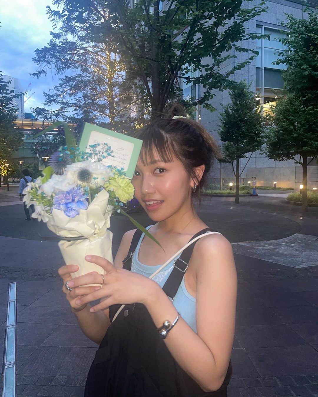 井上苑子さんのインスタグラム写真 - (井上苑子Instagram)「@creampan1222  嬉しい言葉も洋服を考えてまで選んでくれたお花も たくさんありがとう（ ｉ _ ｉ ）」7月14日 19時24分 - inouesonoko