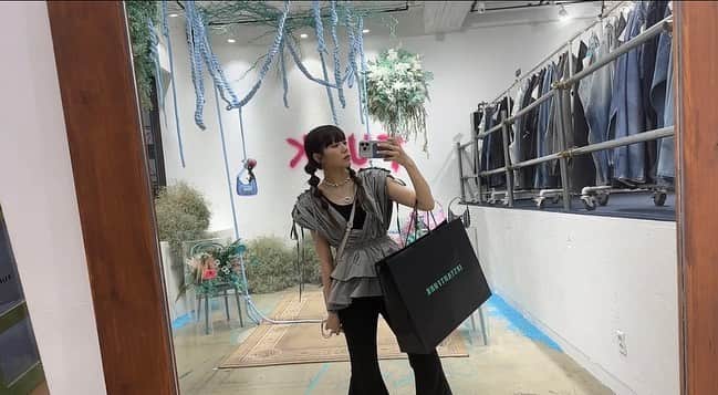 中山莉子のインスタグラム：「→ 韓国楽しかった~！ ⁡ 小さい頃に韓国に行った時は、チマチョゴリの子供用がなくて頭に可愛いのを付けただけだったから、今回念願のチマチョゴリ☺️🇰🇷 ⁡ ⁡ #韓国 #韓国旅行 #海外旅行#ソウル#チマチョゴリ #korea #seoul #한국 #한국여행#여행#패션#치마초고리」