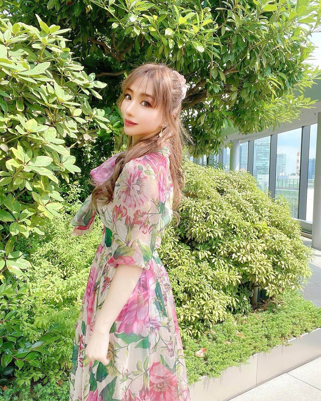 明星優花さんのインスタグラム写真 - (明星優花Instagram)「銀座でTV取材の撮影した時の写真🤳 何枚目が好き⁉️  一昨日の放映見た人いる⁉️笑  #撮影 #銀座 #銀座シックス #インスタ映え #インスタ映えスポット #インスタグラマー」7月14日 19時19分 - yuka1219yuka