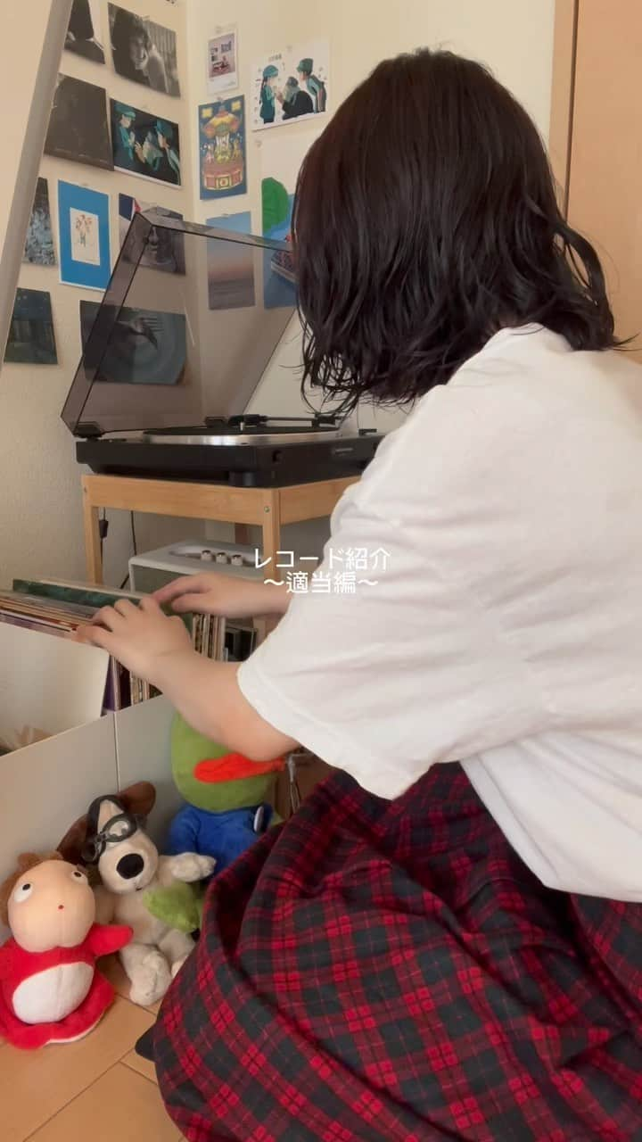 Karin.（カリン）のインスタグラム：「ただのレコード漁ってるだけの動画 #レコードのある生活」