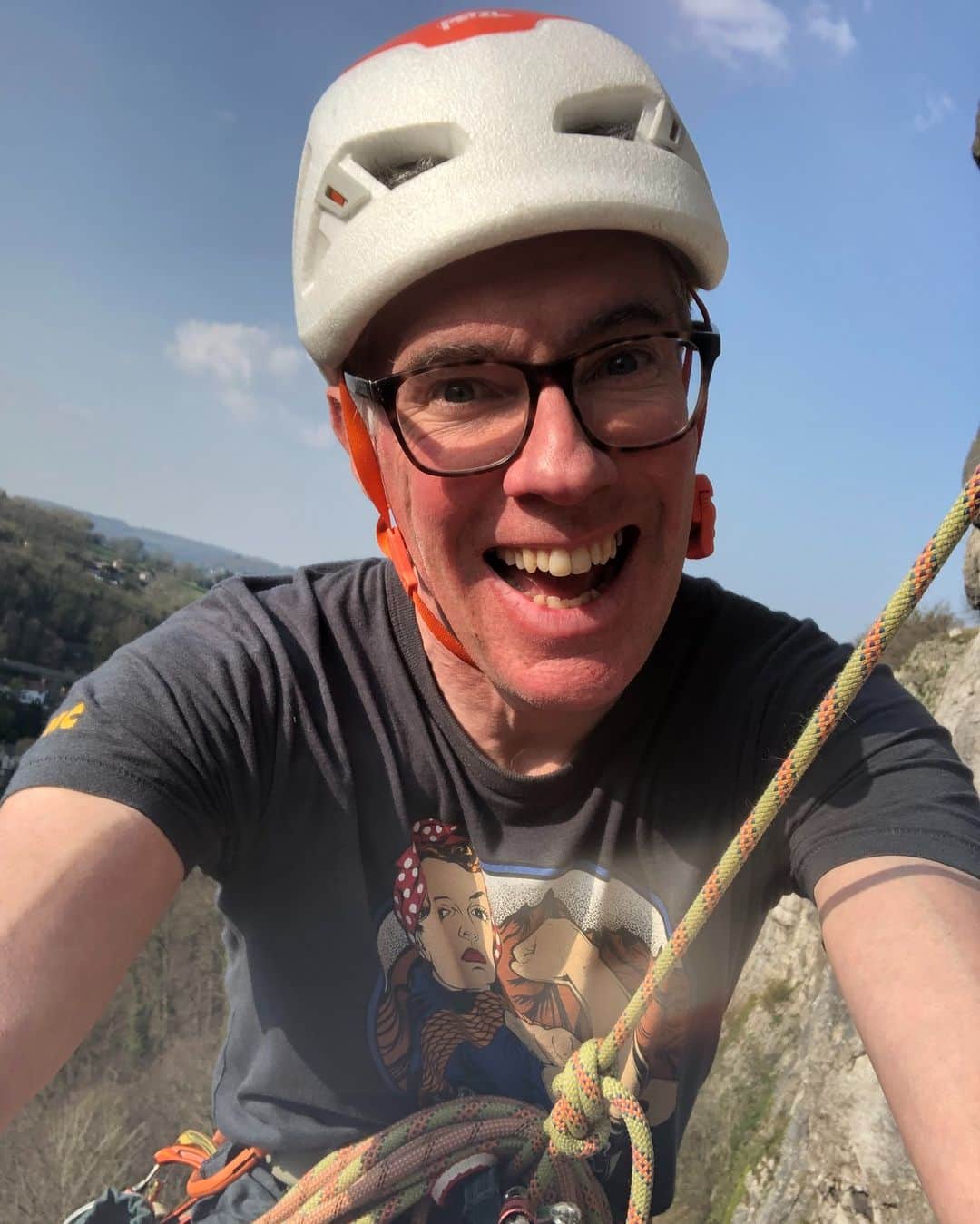 アダム・オンドラのインスタグラム：「@niallgrimes and his Jam Crack podcast is one of the best climbing podcasts you can find, and I enjoyed chatting with Niall so much! 😎 Hope you are going to enjoy listening to it too 👌  Listen to the whole podcast here on @spotify (the link in BIO) 👊 or on @amazonmusic, @applepodcasts, or Stitcher Radio.  Pic by @niallgrimes   #adamondra #AO #climbingpodcast #climb #climbing #jamcrackpodcast #sportclimbing #bouldering #podcast #climbinglife #climbingtalk」