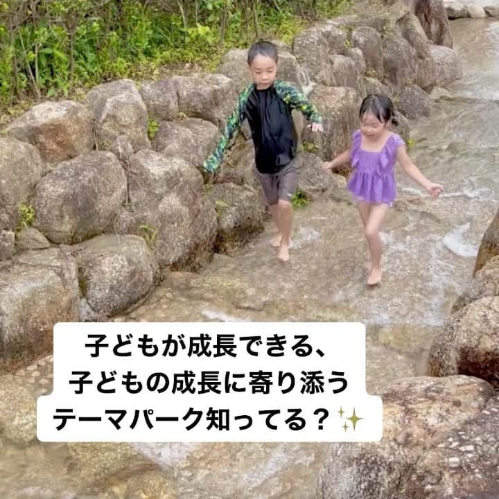 makikoのインスタグラム：「❤︎ はじめての鈴鹿サーキットパーク🏁🏍️🥰​​ 遊園地だけでなく、夏は巨大プールもあるの知らなかった‼️🏊‍♀️🛟​​ ​​ ただ楽しいだけじゃなくて、ちょっと勇気出して挑戦してみることで達成感が得られるような、親子で成長できる仕掛けがいっぱいやった😊💕​ プールでは、よしお兄さんが考えたパワフルな水かけダンスが楽しめて、親子で踊って盛り上がれるよ​✨ ​​ 子どもが自分で操縦できる乗り物が多くて、こんなん絶対楽しいに決まってるやん😆✨✨​​ ​​ 3歳から1人で乗れるアトラクションが多くて、2歳以下は無料で乗れる乗り物も多いから、小さい子もいっしょに楽しめると思う🫶🏻💓​​ ​​ アソビューから予約するとスムーズ入園できるよ🙆🏻‍♀️❣️​​ ​​ ホテルもパークに併設されてるから近くて便利やったよ🤩​​ 赤ちゃんグッズもたくさん準備されてたし、子連れに優しい🥰​​ ​​ #うごかせいどむココロ #鈴鹿サーキットパーク #子供の成長​ #鈴鹿でよしお兄さんとダンス ​ #子どもとお出かけ #夏休み #家族旅行 #三重 #三重旅行 #PR ​​」