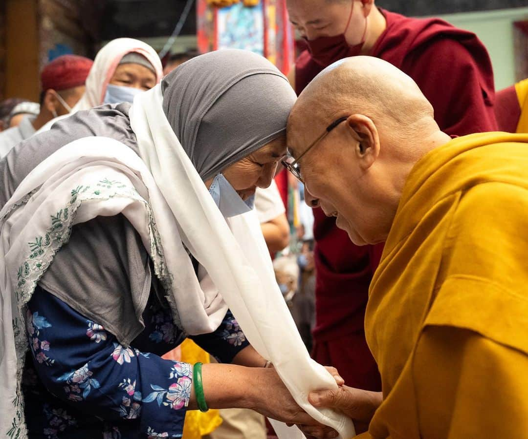 ダライ・ラマ14世さんのインスタグラム写真 - (ダライ・ラマ14世Instagram)「HHDL embarks on a pilgrimage to Jhokang in Leh, Ladakh on July 14, 2023. #dalailama #leh #ladkh #pilgrimage」7月14日 19時39分 - dalailama