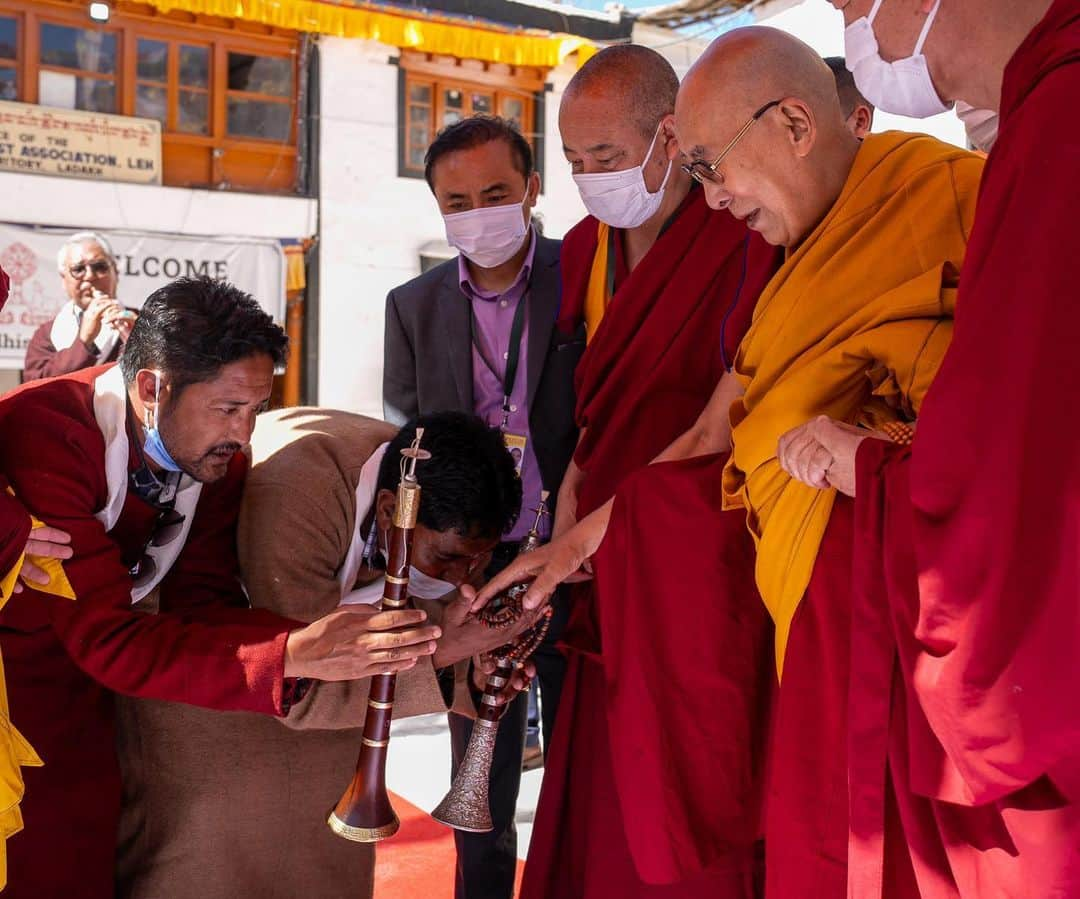 ダライ・ラマ14世さんのインスタグラム写真 - (ダライ・ラマ14世Instagram)「HHDL embarks on a pilgrimage to Jhokang in Leh, Ladakh on July 14, 2023. #dalailama #leh #ladkh #pilgrimage」7月14日 19時39分 - dalailama