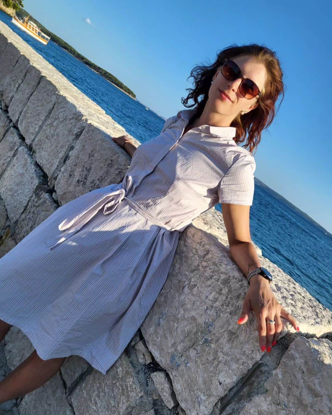 エリスカ・ブレジノワさんのインスタグラム写真 - (エリスカ・ブレジノワInstagram)「High tides. Good vibes. 👗🙃  #summer #sea #saltyhair #curls #beach」7月14日 19時50分 - eliskabrezinova