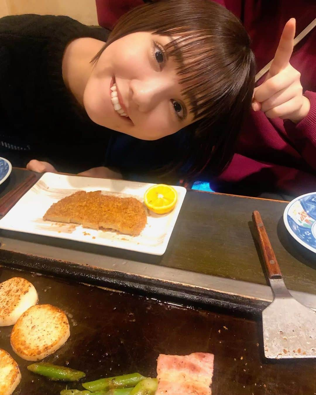 幹葉（スピラ・スピカ）さんのインスタグラム写真 - (幹葉（スピラ・スピカ）Instagram)「メイクさんが食べ物の写真を撮ろうとするとき、この顔で写り込むことにハマっとる。ハマりだして半年経過！ #幹葉美味しい思い出」7月14日 19時42分 - kanbajyanaiyo