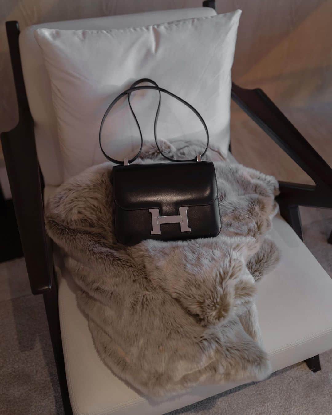 Tamara Kalinicのインスタグラム：「What bag are you wearing today? Here, I ll start first…」