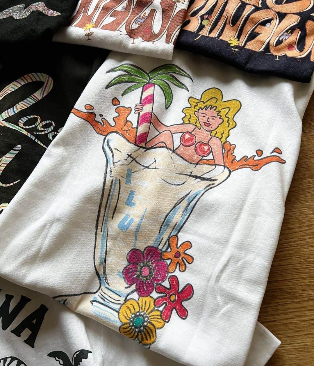 original brand 【ilu098】さんのインスタグラム写真 - (original brand 【ilu098】Instagram)「たまらん♫ 今年の夏も最高のTシャツたちと Have a nice days.  #ilu098 #沖縄 #半袖tシャツ #okinawa #沖縄ファッション #okinawalife #普天間」7月14日 19時51分 - ilu098