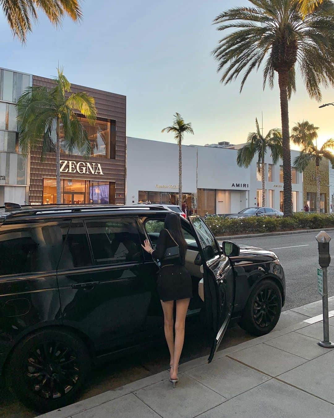 ジヒョンさんのインスタグラム写真 - (ジヒョンInstagram)「- 🌴🖤」7月14日 19時59分 - k_ji_h