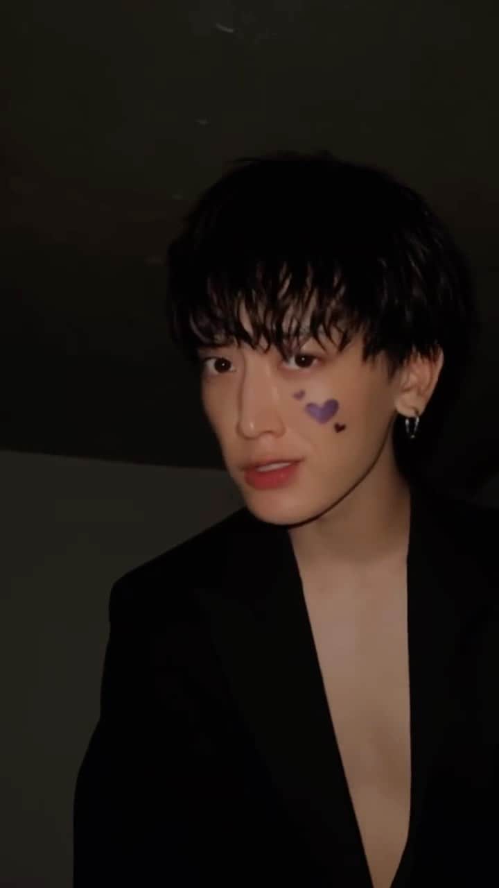 のインスタグラム：「Who is your favorite idol?🐰💜 आपकी पसंदीदा मूर्ति कौन है？🐰💜 Quem é seu ídolo favorito？🐰💜 Sizning eng sevimli butingiz kim？🐰💜 ‎بت مورد علاقه شما کیست？🐰💜 ‎من هو معبودك المفضل？🐰💜 ไอดอลที่คุณชื่นชอบคือใคร？🐰💜 #fyp #ffff #fypシ」