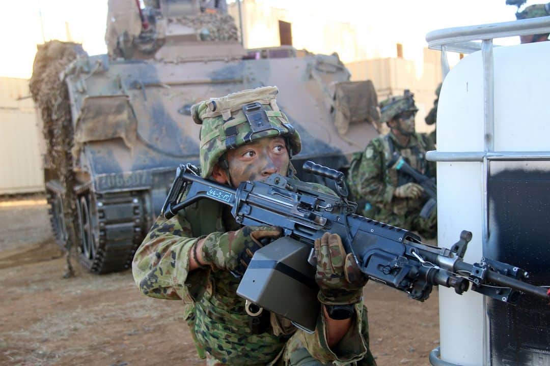 のインスタグラム：「#陸上自衛隊 は、サザン・ジャッカルー２３において豪陸軍及び米海兵隊と対抗演習を実施し、攻撃行動等に係る作戦遂行能力及び相互運用性の向上を図りました。  In a trilateral field training exercise “Southern Jackaroo 2023”, the #JGSDF conducted a force-on-force training with the Australian Army and the U.S. Marine Corps and developed our operational capabilities and interoperability on offensive actions.」