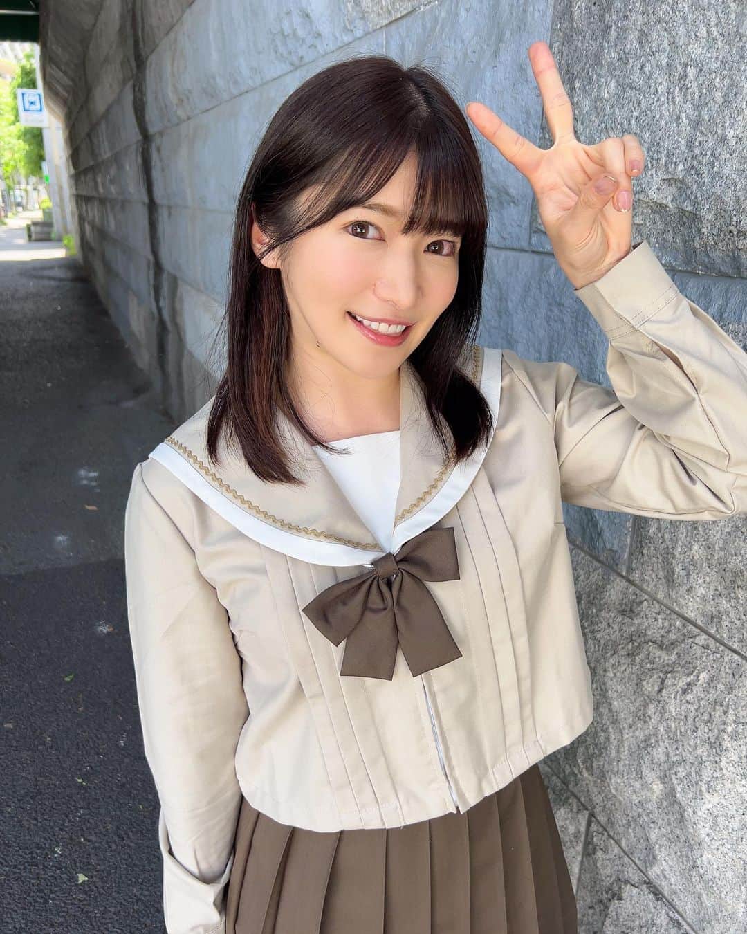 のインスタグラム：「もしかしたら、これが本当に最後の制服姿です。  また近日お知らせあるのでチェックしててね☑️」