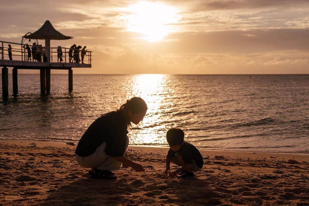 星村麻衣のインスタグラム：「4歳記念旅行で石垣島と竹富島へ🌺🏝 海、夕日、ゆっくり流れる時間、やっぱり最高🥰✨️ #石垣島 #竹富島 #誕生日旅行」